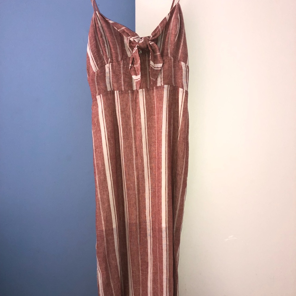 Casual dress with a front knot
